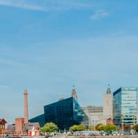 Le mélange d'architecture moderne et ancienne à Liverpool