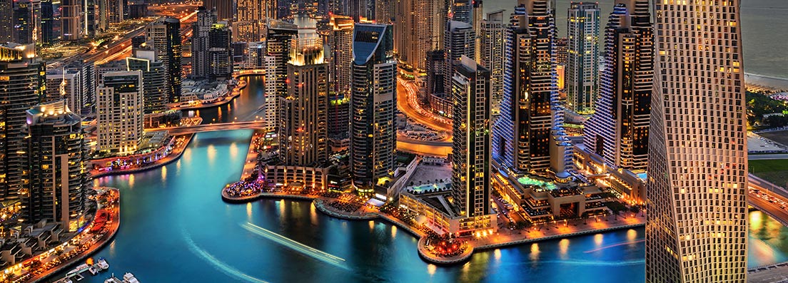 La ville de Dubaï de nuit